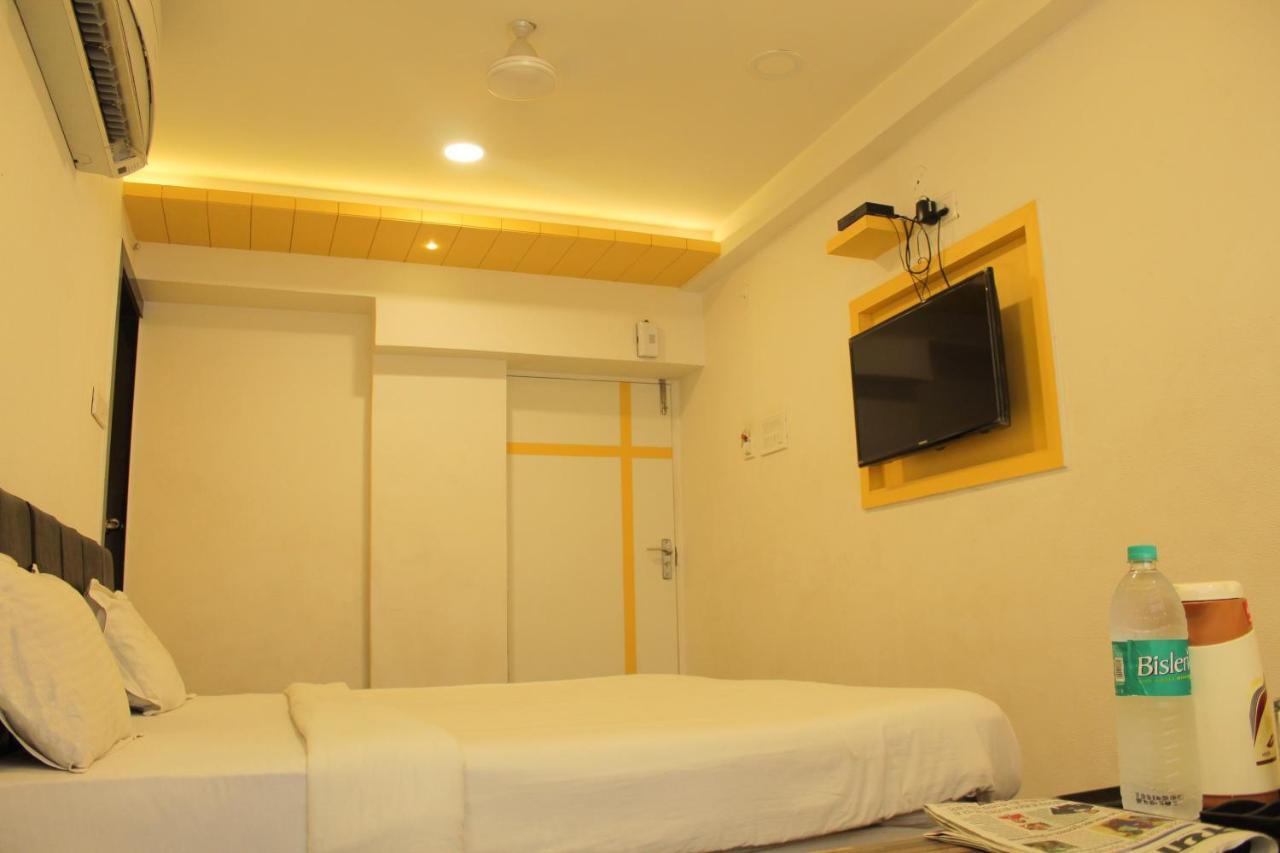 Hotel Maa Sharda インドール エクステリア 写真